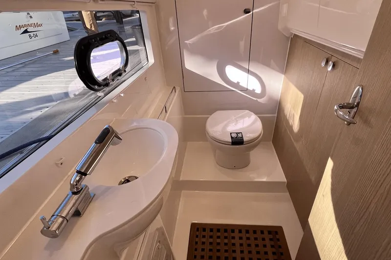 Slide: The Image of Aquila 36 Sport 2025 - 35