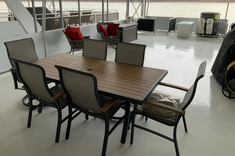 Slide: The Image of Outdoor dining area on 2004 Sumerset 18 x 87 houseboat with table and chairs. - 20