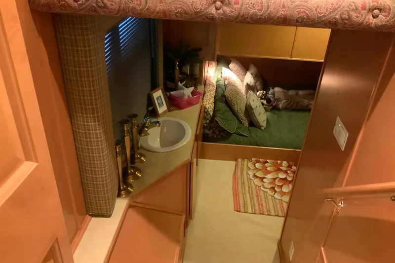 Slide: The Image of Cozy interior of 2004 Sumerset 18 x 87 houseboat with bed and sink area. - 43