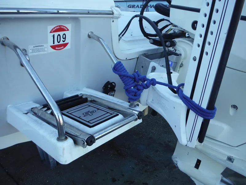 Slide: The Image of 2018 Sea Pro 248 Bay boat with ladder and blue rope detail. - 7