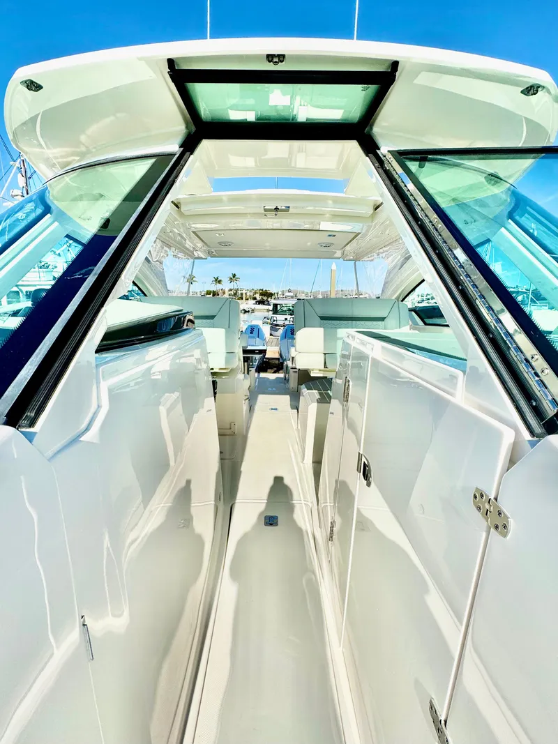 Slide: The Image of Tiara 34 LX 2026 - 35