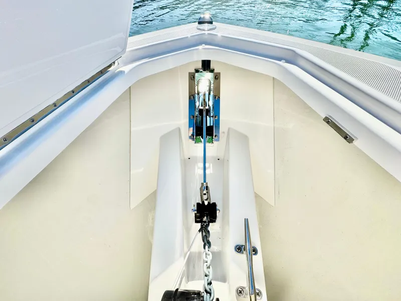 Slide: The Image of Tiara 34 LX 2026 - 36