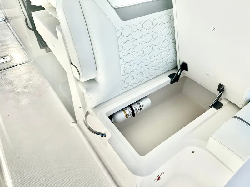 Slide: The Image of Tiara 34 LX 2026 - 41