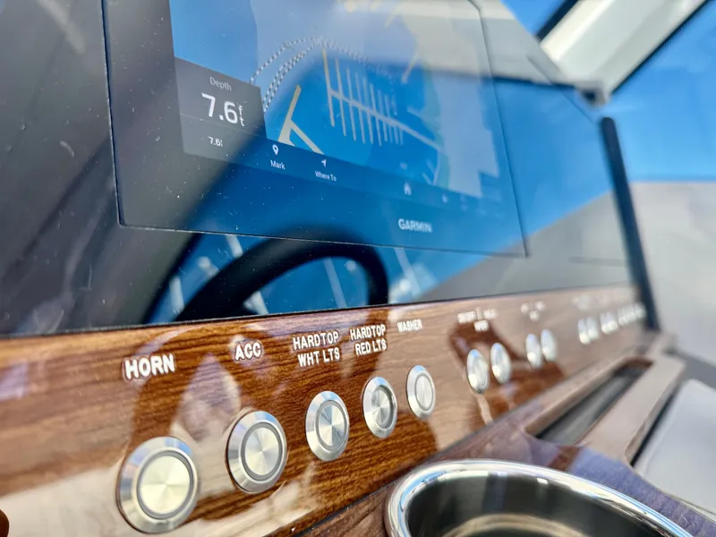 Slide: The Image of Tiara 34 LX 2026 - 44