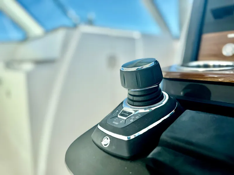 Slide: The Image of Tiara 34 LX 2026 - 45