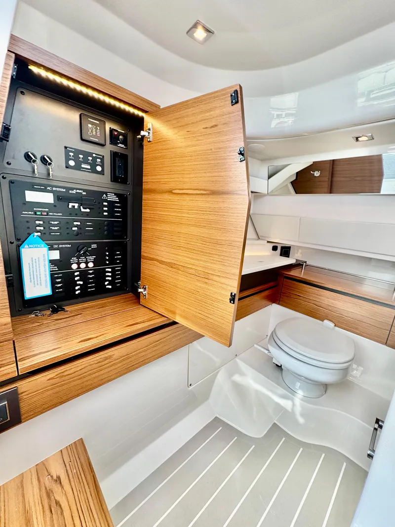 Slide: The Image of Tiara 34 LX 2026 - 50