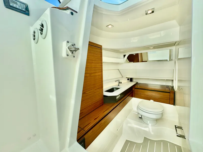 Slide: The Image of Tiara 34 LX 2026 - 51