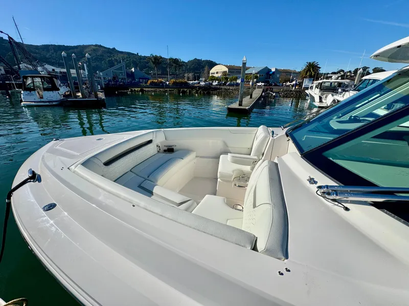 Slide: The Image of Tiara 34 LX 2026 - 60