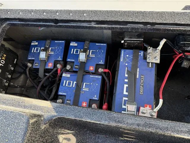 Slide: The Image of Phoenix 721 Pro XP 2022 boat with Ionic deep cycle batteries installed. - 26