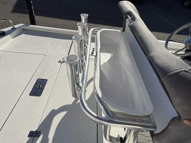 Slide: The Image of Avid 21 FSX 2025 - 22