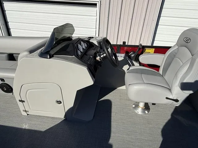 Slide: The Image of Bentley Pontoons Legacy 223 Navigator 2025 - 11