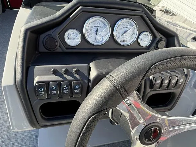 Slide: The Image of Bentley Pontoons Legacy 223 Navigator 2025 - 13