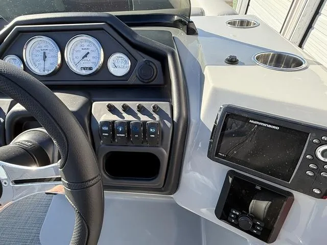 Slide: The Image of Bentley Pontoons Legacy 223 Navigator 2025 - 14