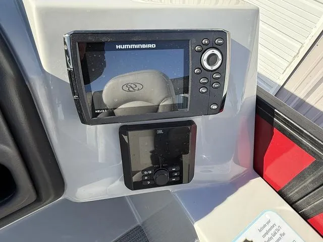 Slide: The Image of Bentley Pontoons Legacy 223 Navigator 2025 - 15