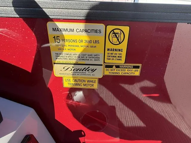 Slide: The Image of Bentley Pontoons Legacy 223 Navigator 2025 - 17