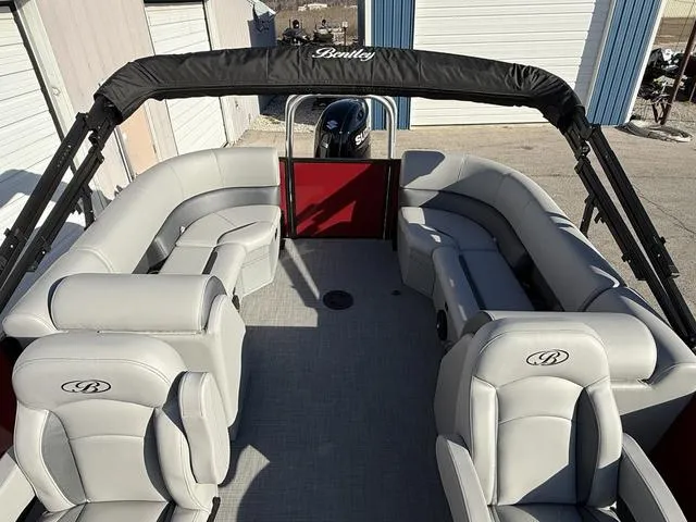 Slide: The Image of Bentley Pontoons Legacy 223 Navigator 2025 - 18
