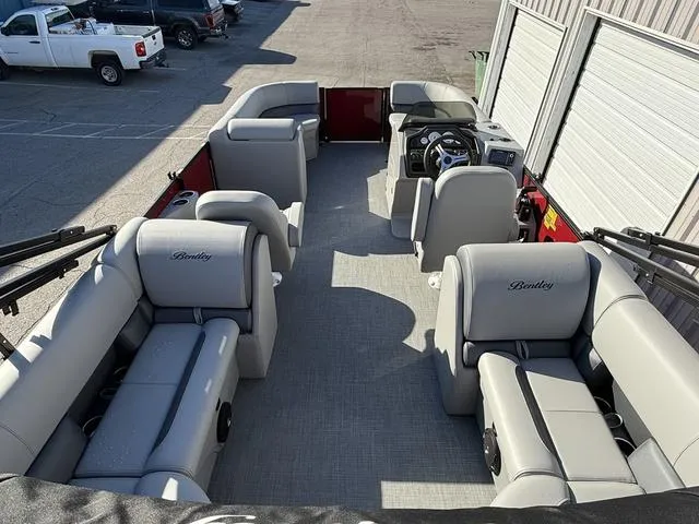 Slide: The Image of Bentley Pontoons Legacy 223 Navigator 2025 - 21