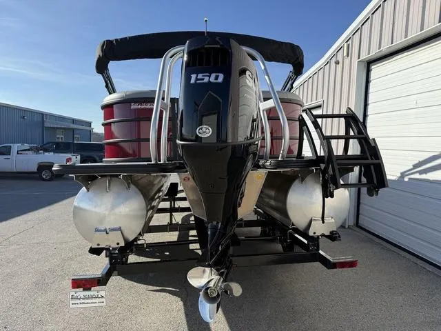 Slide: The Image of Bentley Pontoons Legacy 223 Navigator 2025 - 3