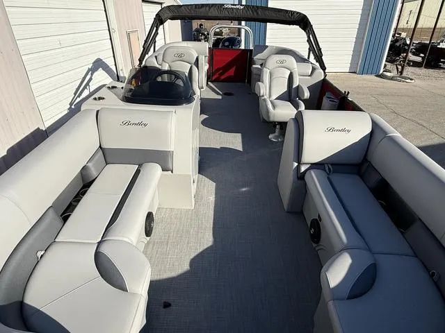 Slide: The Image of Bentley Pontoons Legacy 223 Navigator 2025 - 8