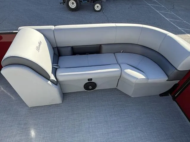 Slide: The Image of Bentley Pontoons Legacy 223 Navigator 2025 - 9
