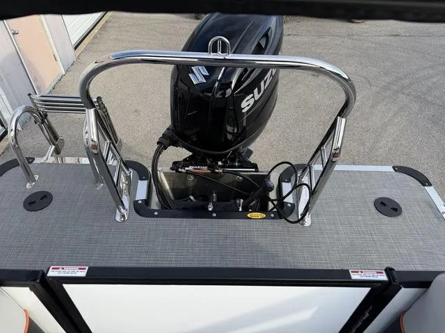 Slide: The Image of Bentley Pontoons Bolt 223 2025 - 18