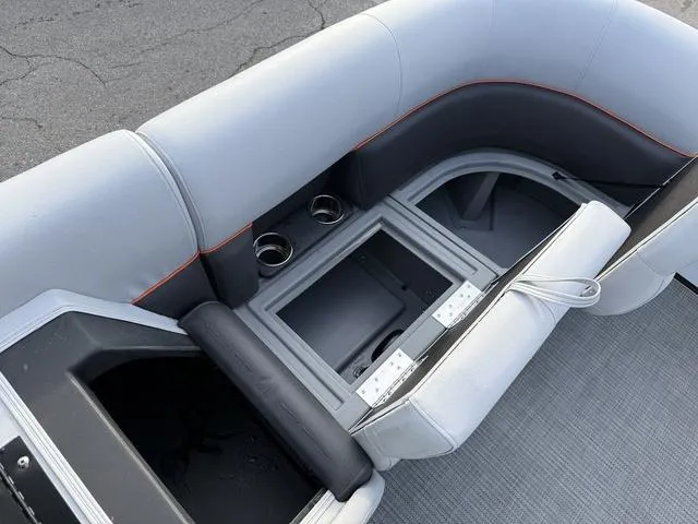 Slide: The Image of Bentley Pontoons Bolt 223 2025 - 9