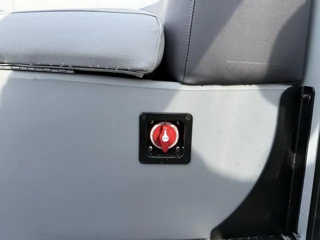 Slide: The Image of Bentley Pontoons Bolt 223 2025 - 22