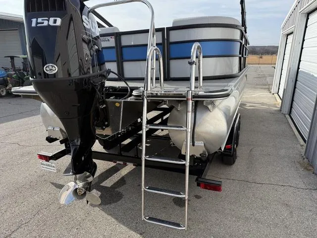 Slide: The Image of Bentley Pontoons Bolt 223 2025 - 4