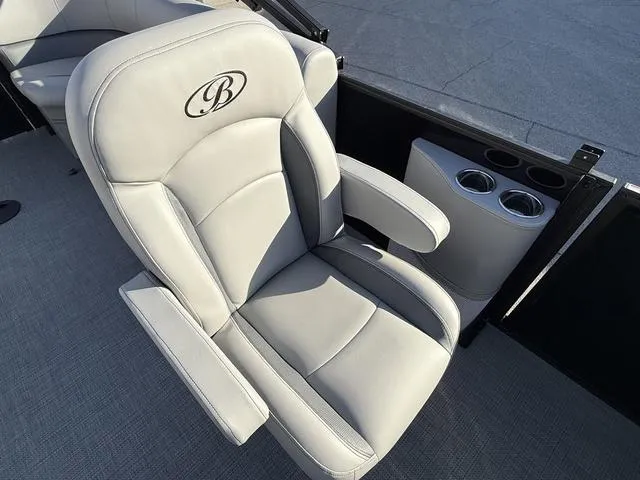 Slide: The Image of Luxurious seating on 2025 Bentley Pontoons Legacy 223 Navigator with cup holders. - 21