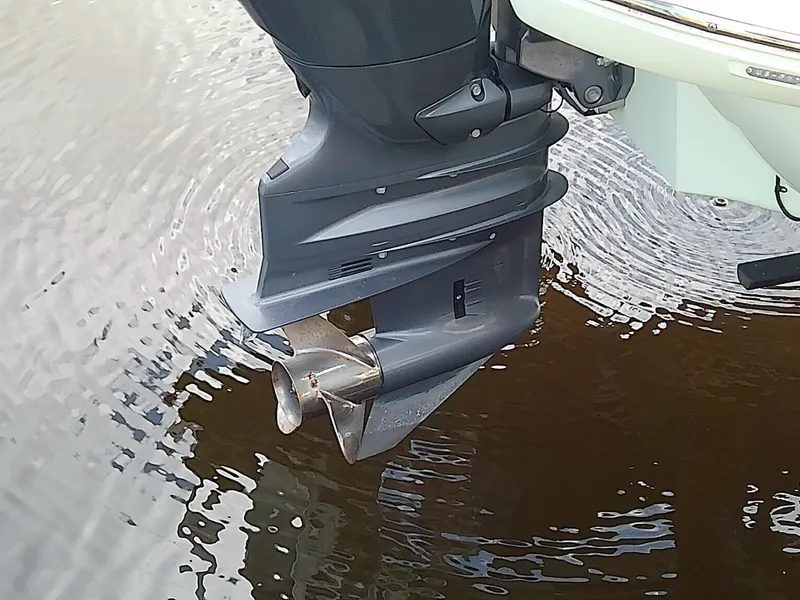 Slide: The Image of Stingray 214 LR 2021 boat motor in water, showcasing propeller detail. - 9