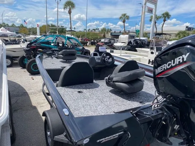 Slide: The Image of Tracker Pro Team 175 2025 - 5