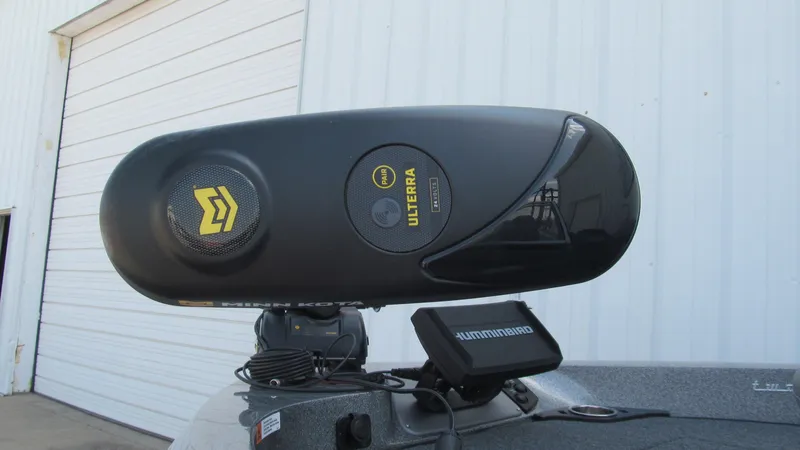 Slide: The Image of 2025 Ranger 212LS boat with Minn Kota Ulterra trolling motor. - 10