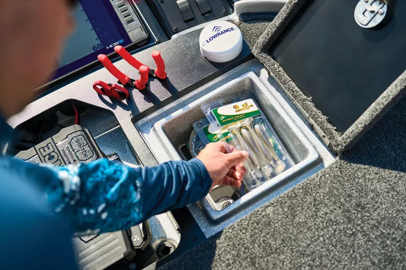 Slide: The Image of Triton 21XP Patriot 2025 - 110