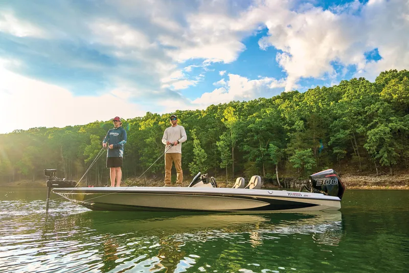 Slide: The Image of Triton 21XP Patriot 2025 - 123