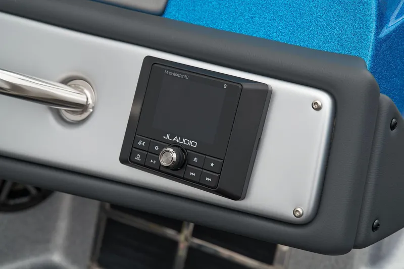 Slide: The Image of Ranger 212LS 2025 - 50