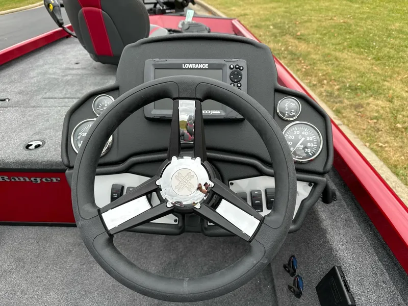 Slide: The Image of Steering wheel and dashboard of 2025 Ranger RT178C boat with Lowrance display. - 9