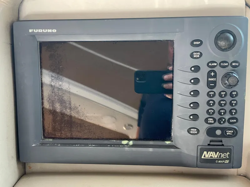 Slide: The Image of Furuno NAVnet marine GPS system on 1996 Sea Ray 500 Sundancer yacht. - 31