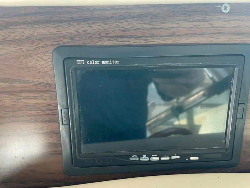 Slide: The Image of TFT color monitor on 1996 Sea Ray 500 Sundancer boat dashboard. - 32
