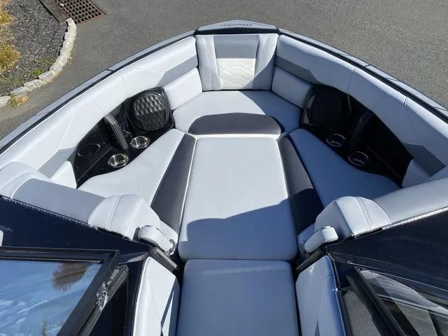 Slide: The Image of Malibu Wakesetter 23 LSV 2025 - 11