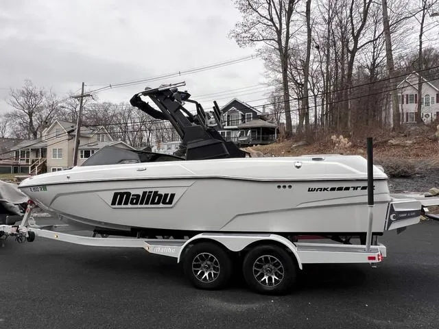 Slide: The Image of Malibu Wakesetter 23 LSV 2023 - 13