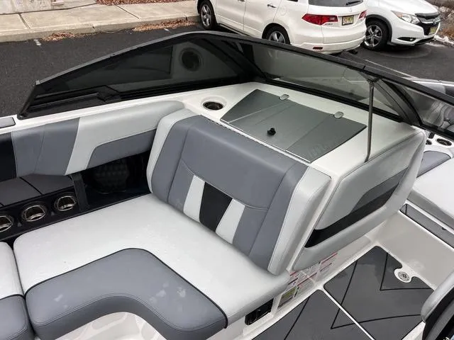 Slide: The Image of Malibu Wakesetter 23 LSV 2023 - 26