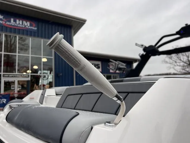 Slide: The Image of Malibu Wakesetter 23 LSV 2023 - 28