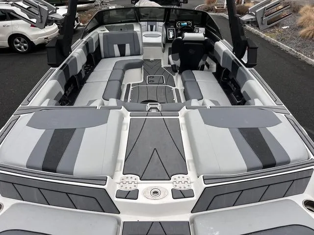Slide: The Image of Malibu Wakesetter 23 LSV 2023 - 5