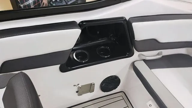 Slide: The Image of Yamaha 195S 2025 - 14