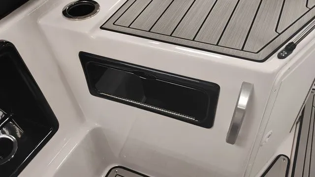 Slide: The Image of Yamaha 195S 2025 - 17