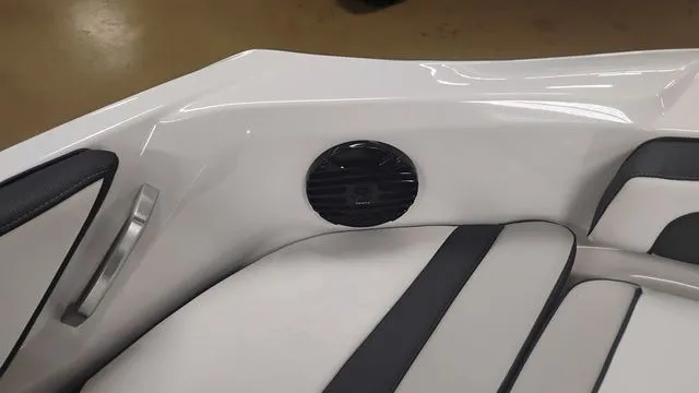 Slide: The Image of Yamaha 195S 2025 - 21