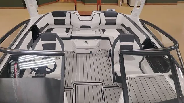 Slide: The Image of Yamaha 195S 2025 - 28