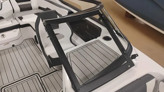 Slide: The Image of Yamaha 195S 2025 - 29