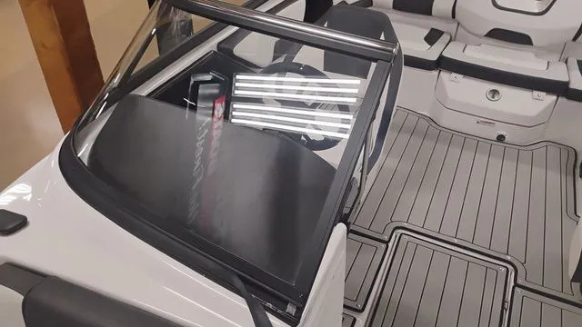 Slide: The Image of Yamaha 195S 2025 - 30