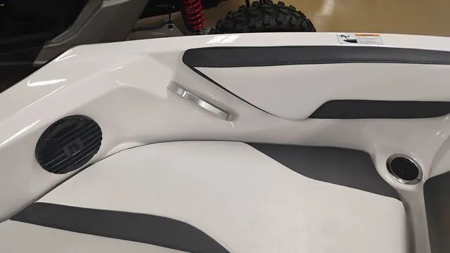 Slide: The Image of Yamaha 195S 2025 - 31